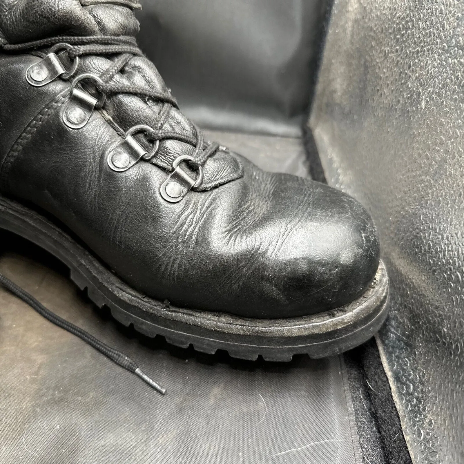 Austrian Army Black Leather Army Combat Boots - Size EU 43 - UK 9