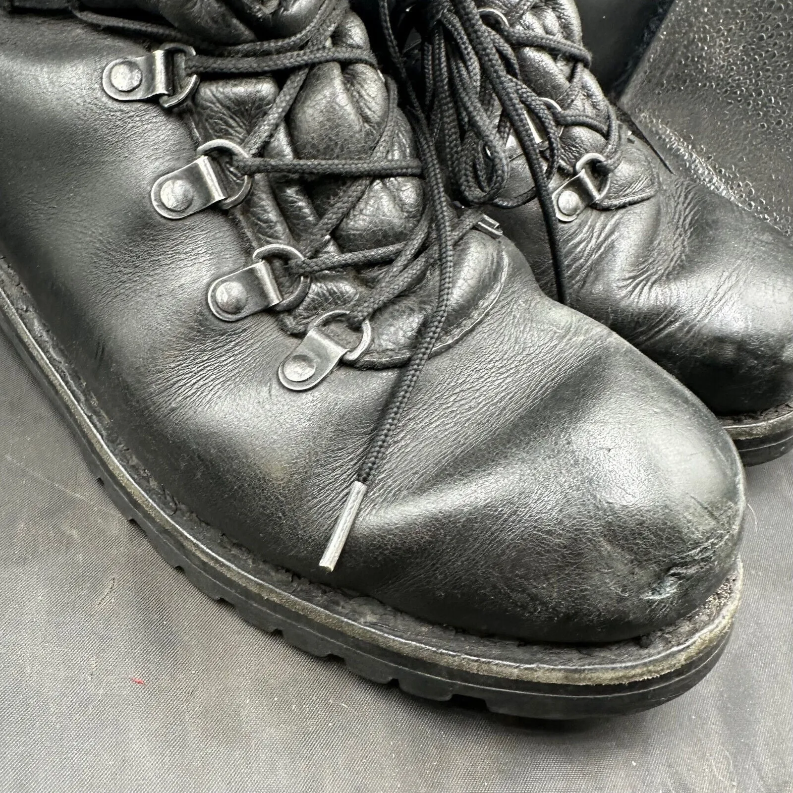 Austrian Army Black Leather Army Combat Boots - Size EU 43 - UK 9