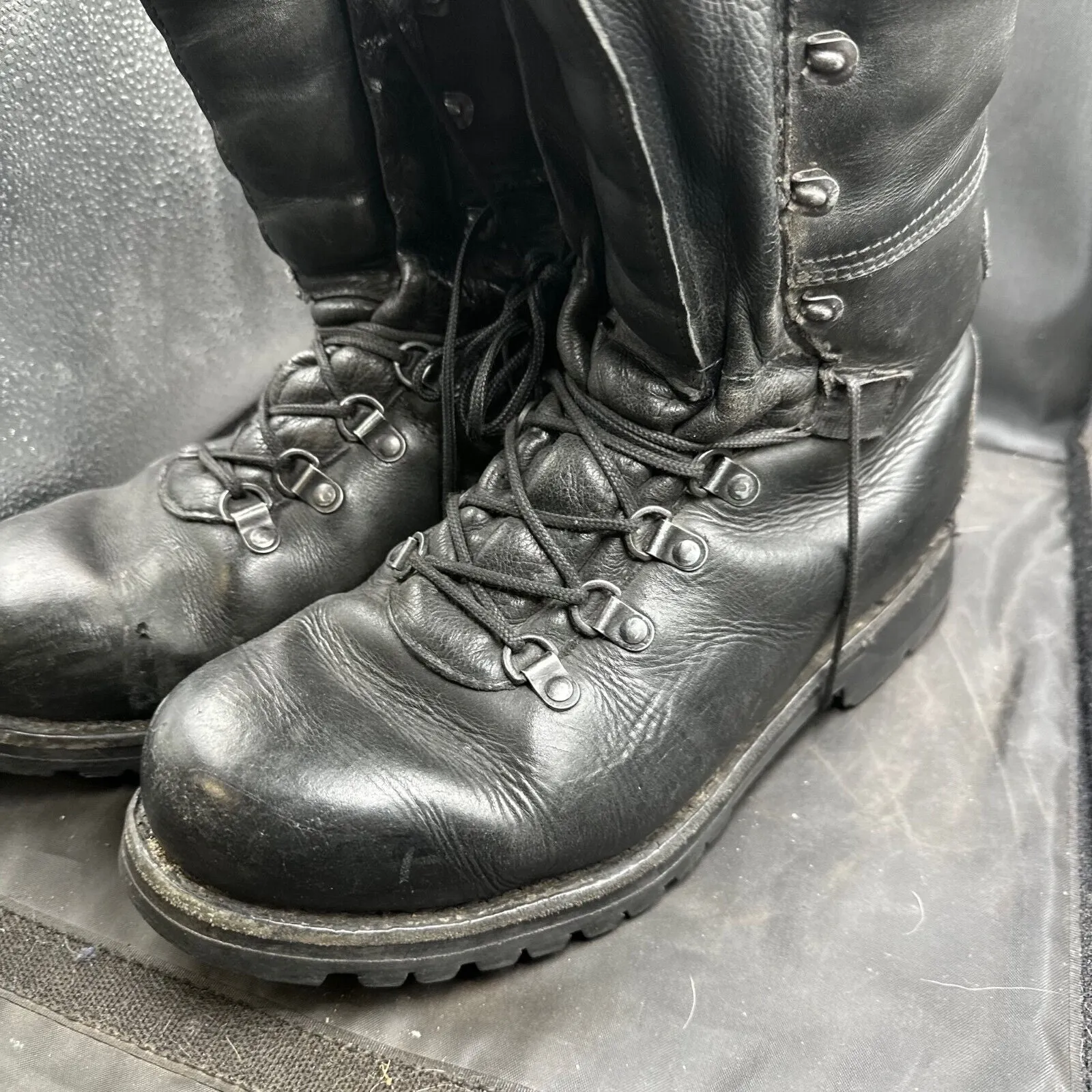 Austrian Army Black Leather Army Combat Boots - Size EU 43 - UK 9