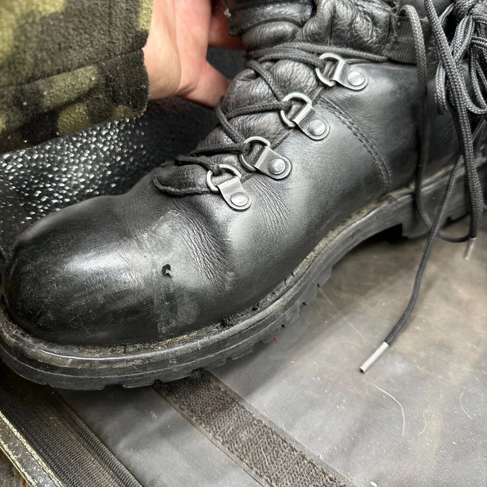Austrian Army Black Leather Army Combat Boots - Size EU 43 - UK 9