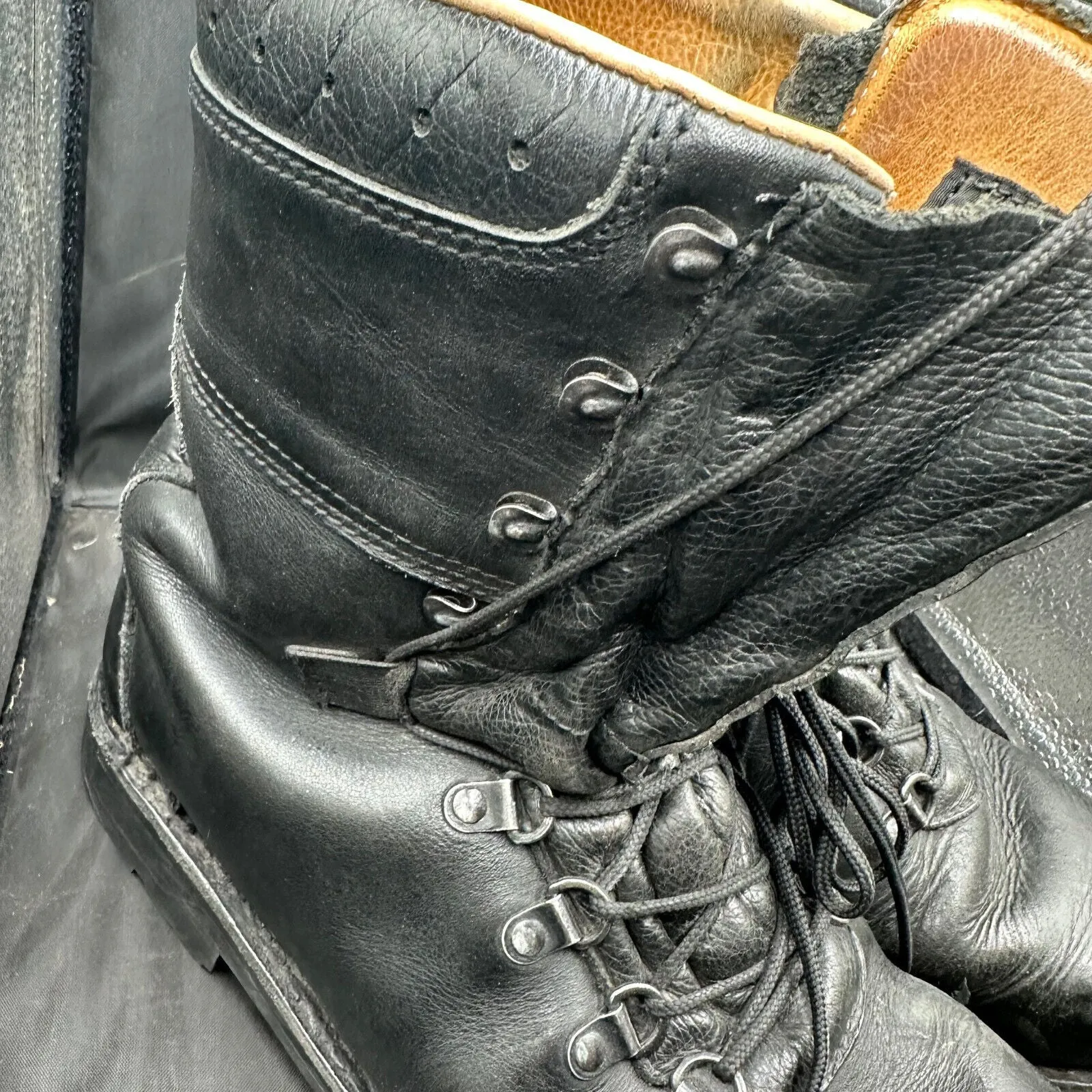 Austrian Army Black Leather Army Combat Boots - Size EU 43 - UK 9