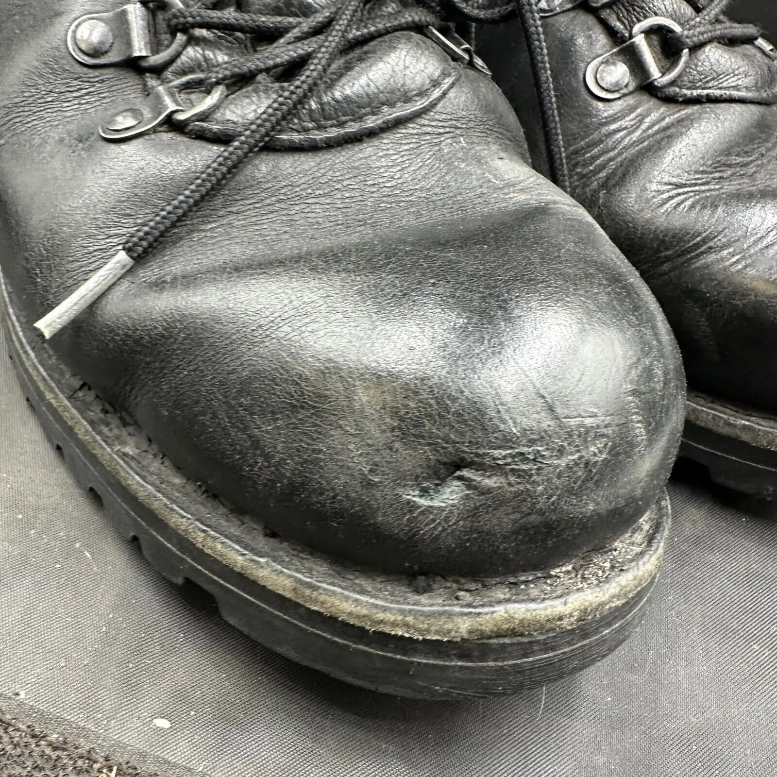 Austrian Army Black Leather Army Combat Boots - Size EU 43 - UK 9