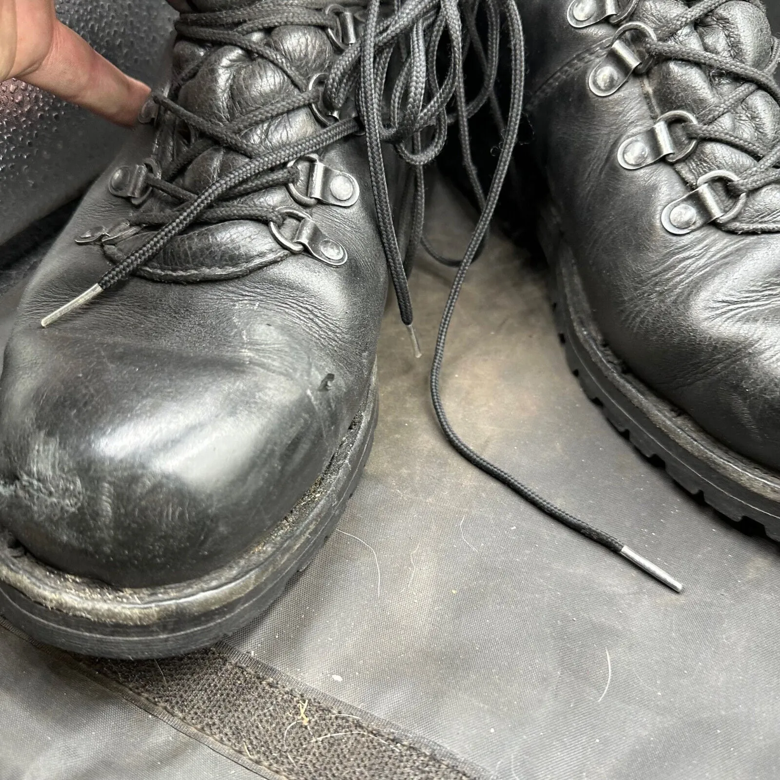 Austrian Army Black Leather Army Combat Boots - Size EU 43 - UK 9