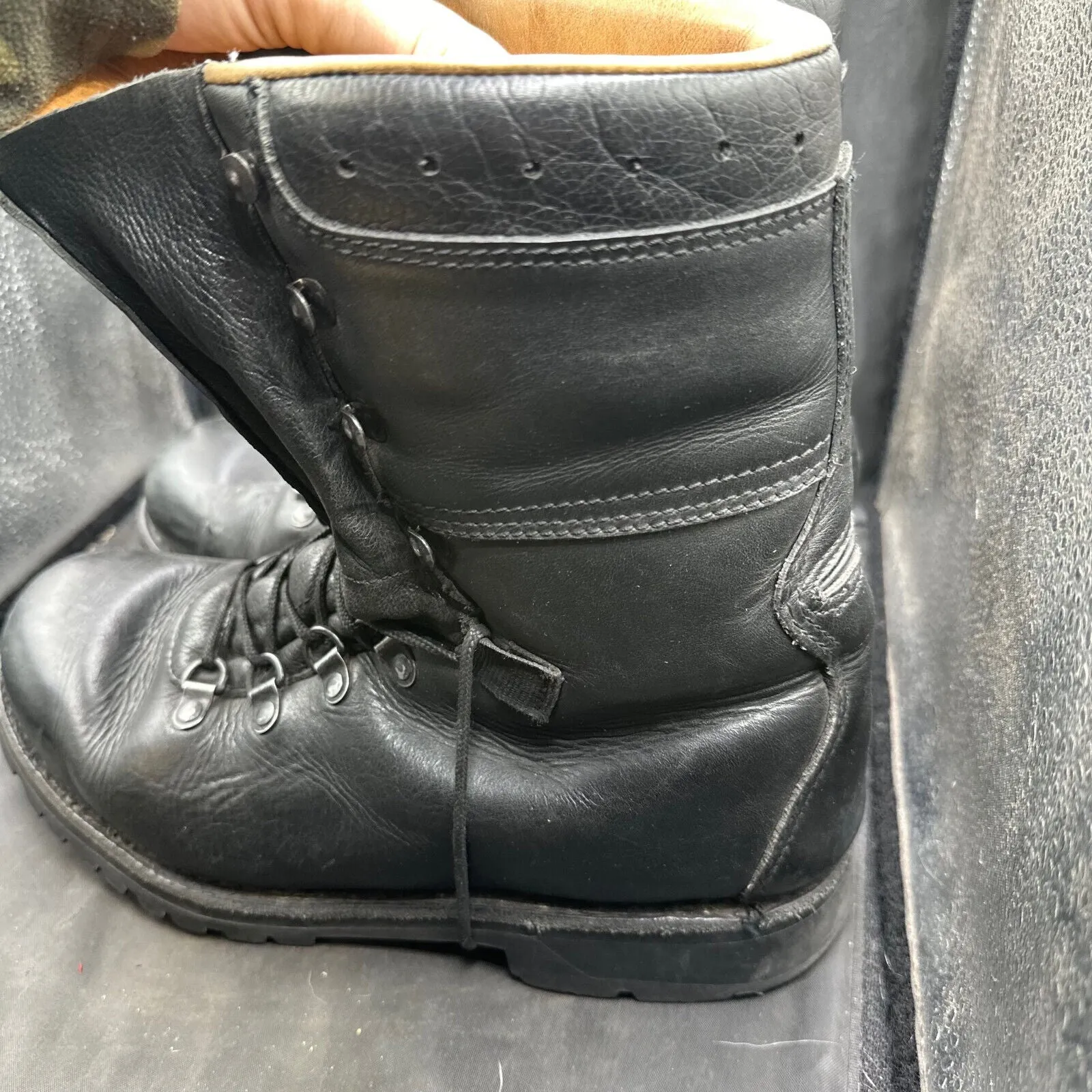 Austrian Army Black Leather Army Combat Boots - Size EU 43 - UK 9