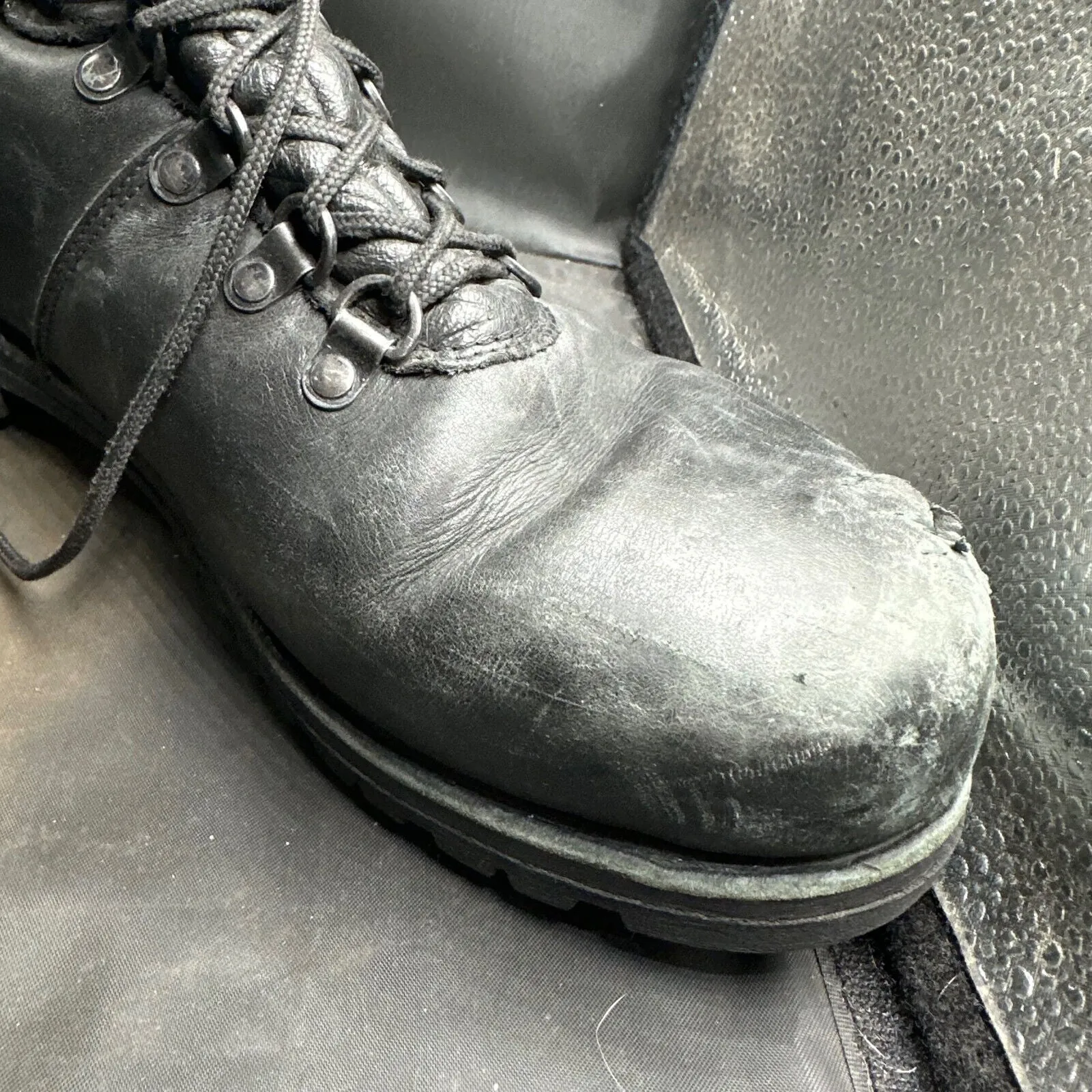 Austrian Army Black Leather Army Combat Boots - Size EU 45 - UK 10.5