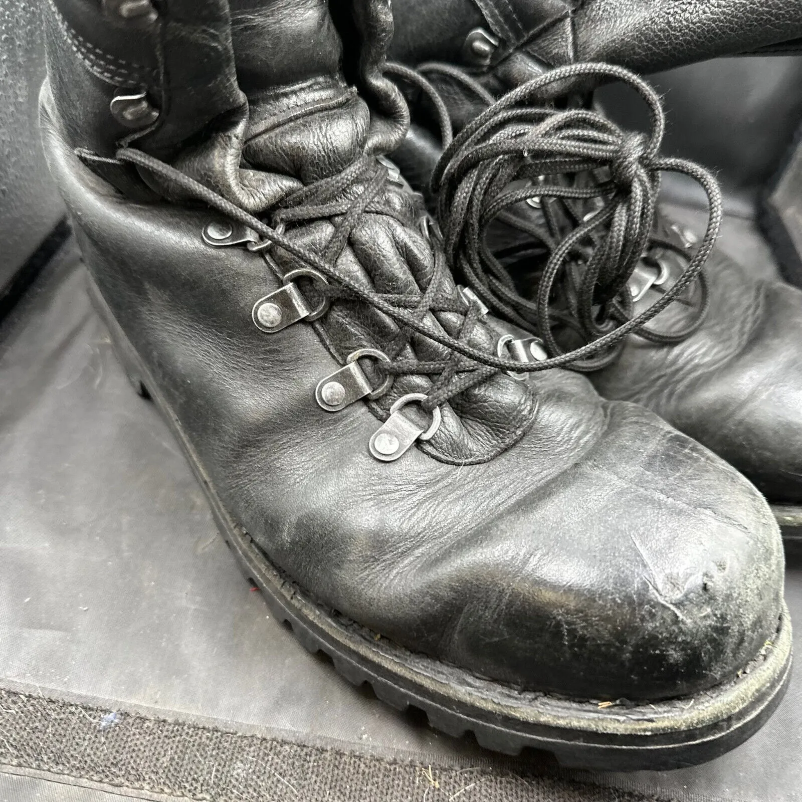 Austrian Army Black Leather Army Combat Boots - Size EU 46 - UK 11