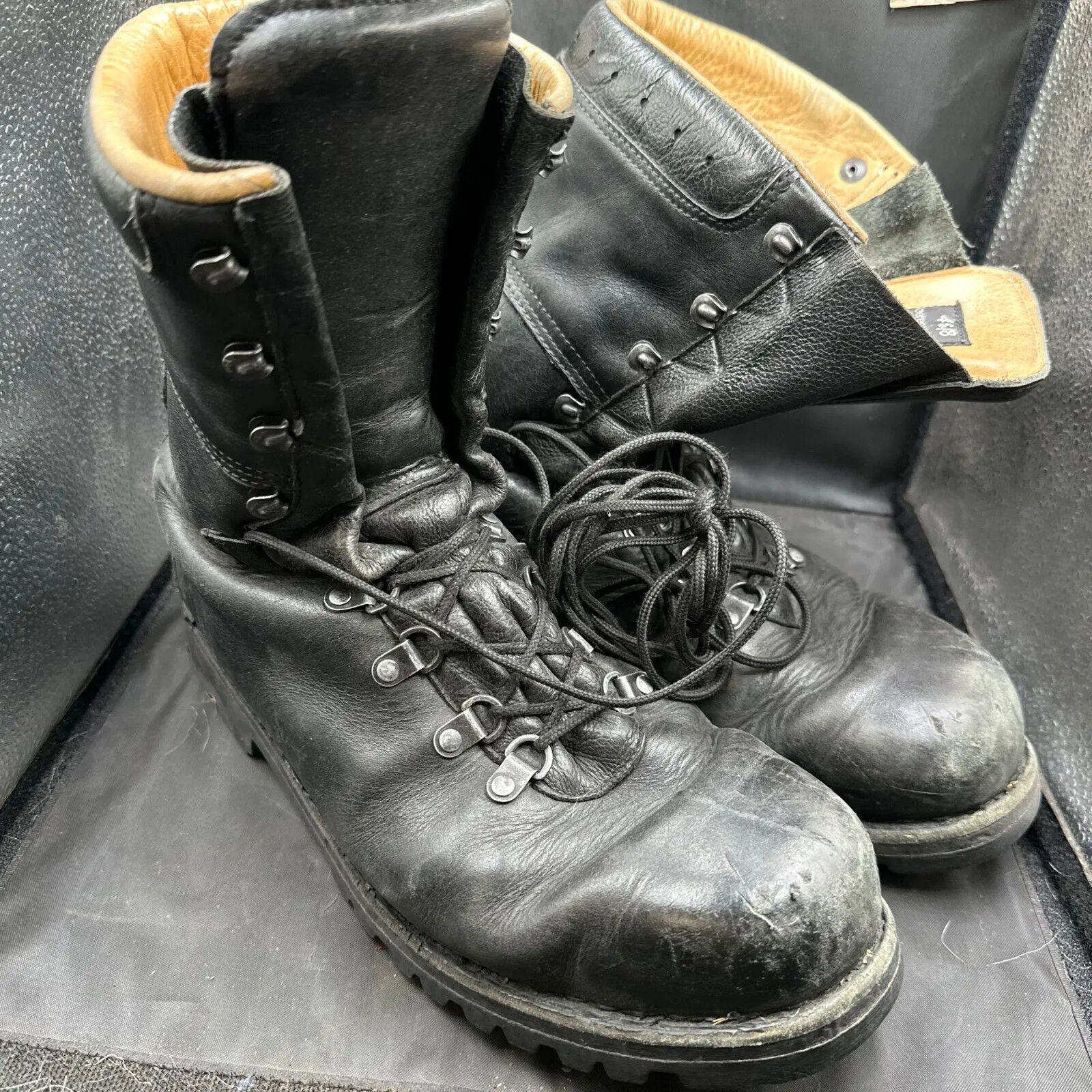 Austrian Army Black Leather Army Combat Boots - Size EU 46 - UK 11