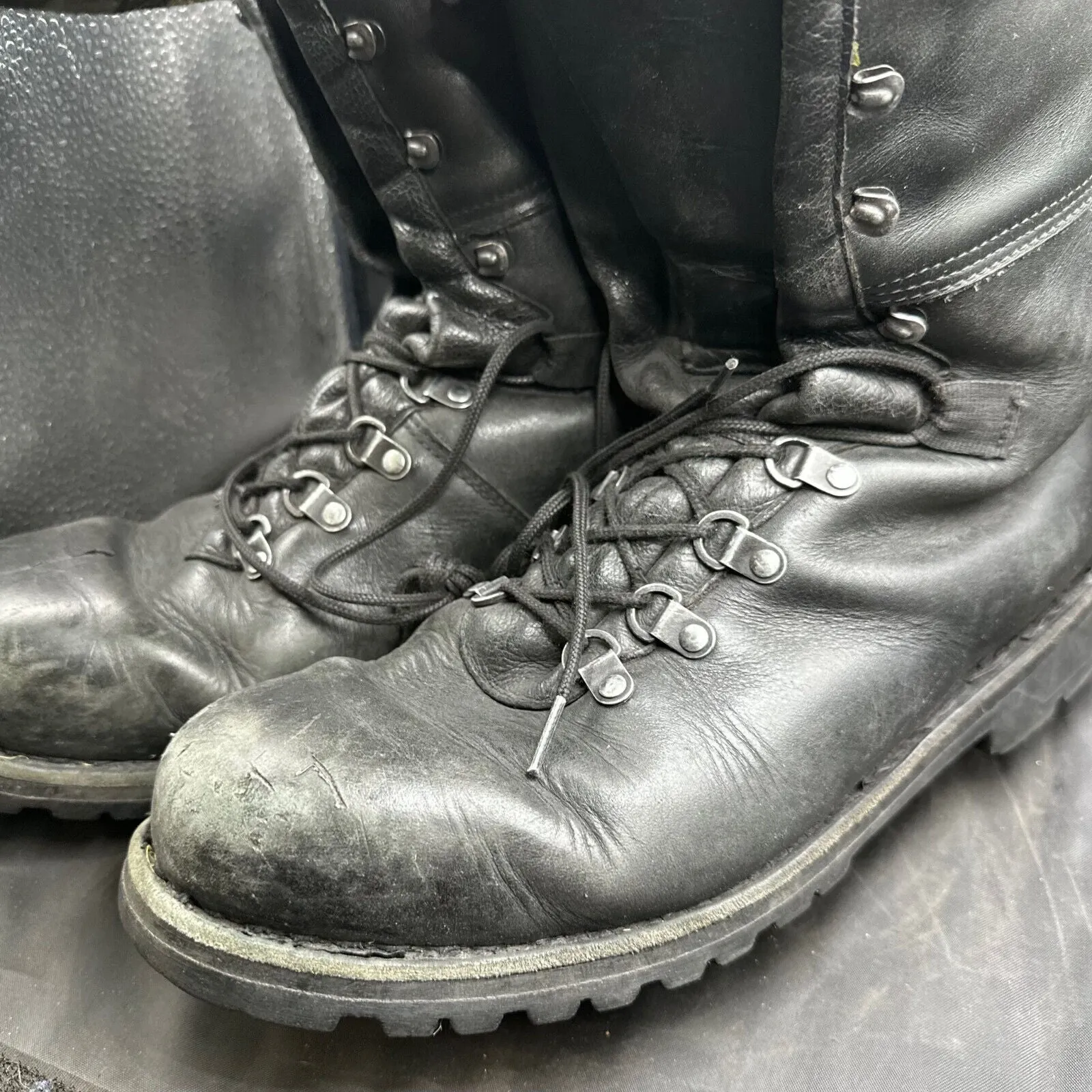 Austrian Army Black Leather Army Combat Boots - Size EU 46 - UK 11