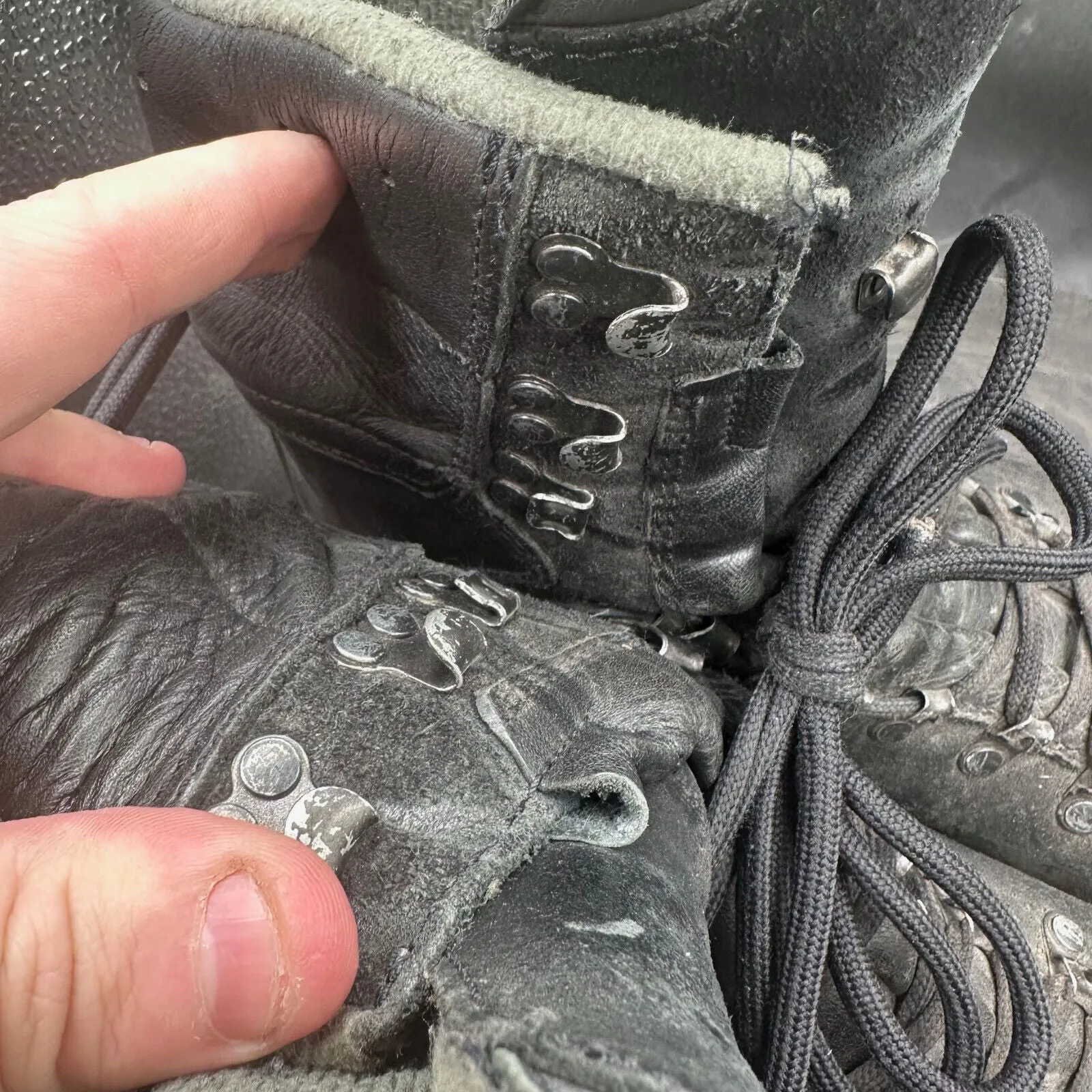 Austrian Army Black Leather Meindl Heavy Duty Combat Boots - Size EU 42 - UK 8