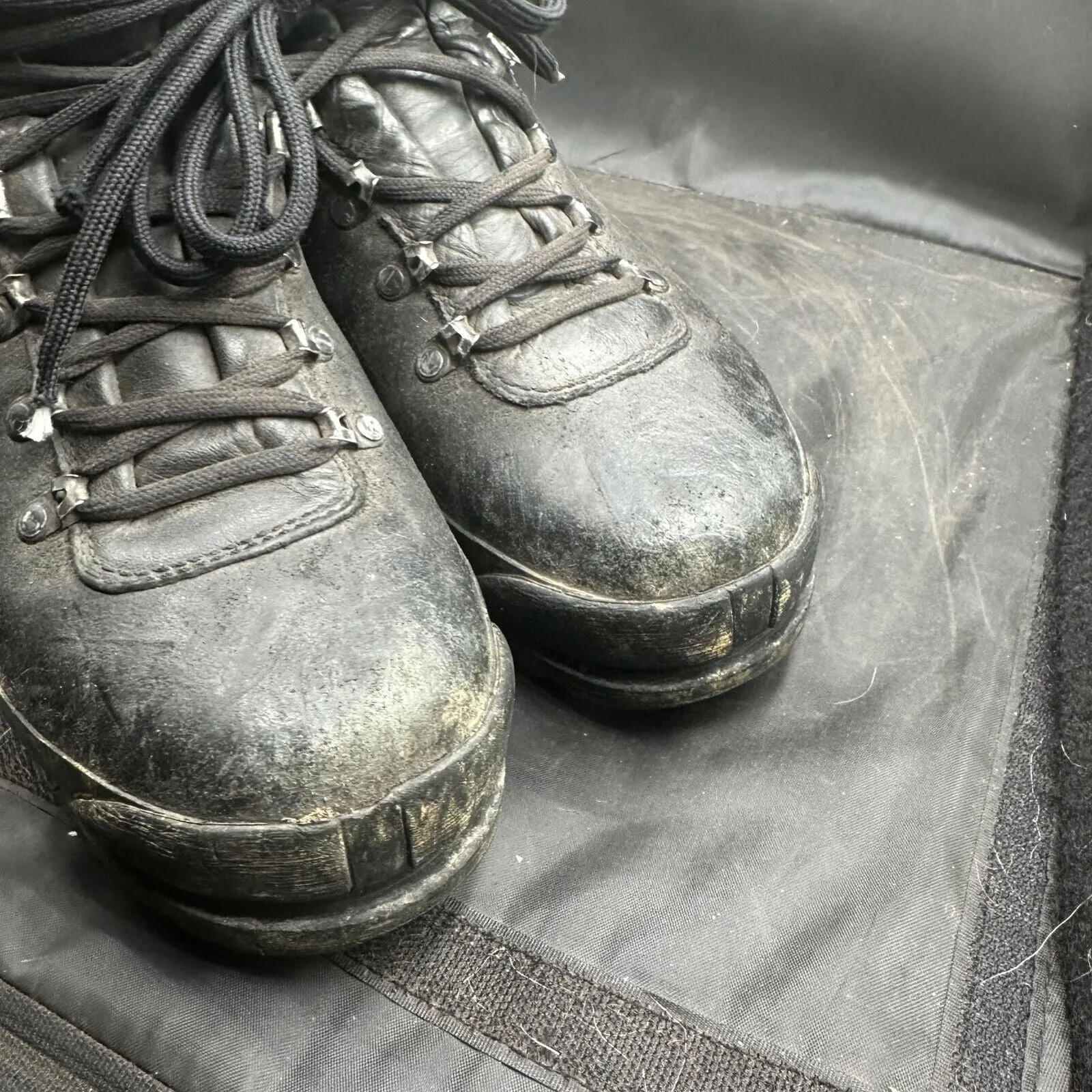 Austrian Army Black Leather Meindl Heavy Duty Combat Boots - Size EU 42 - UK 8