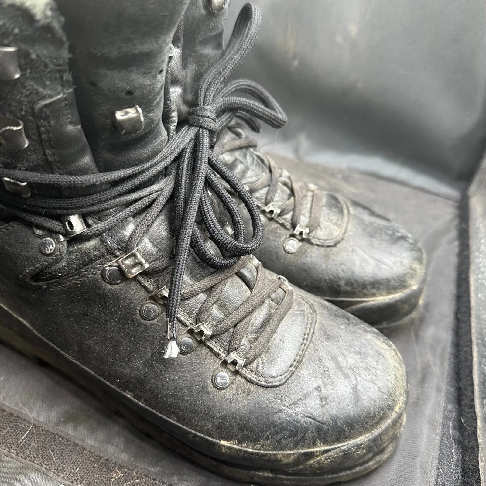 Austrian Army Black Leather Meindl Heavy Duty Combat Boots - Size EU 42 - UK 8