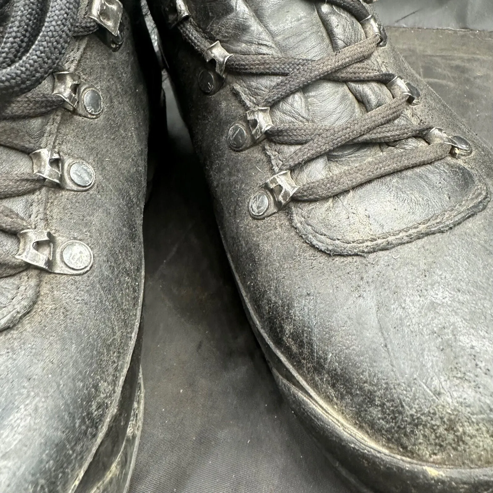 Austrian Army Black Leather Meindl Heavy Duty Combat Boots - Size EU 42 - UK 8