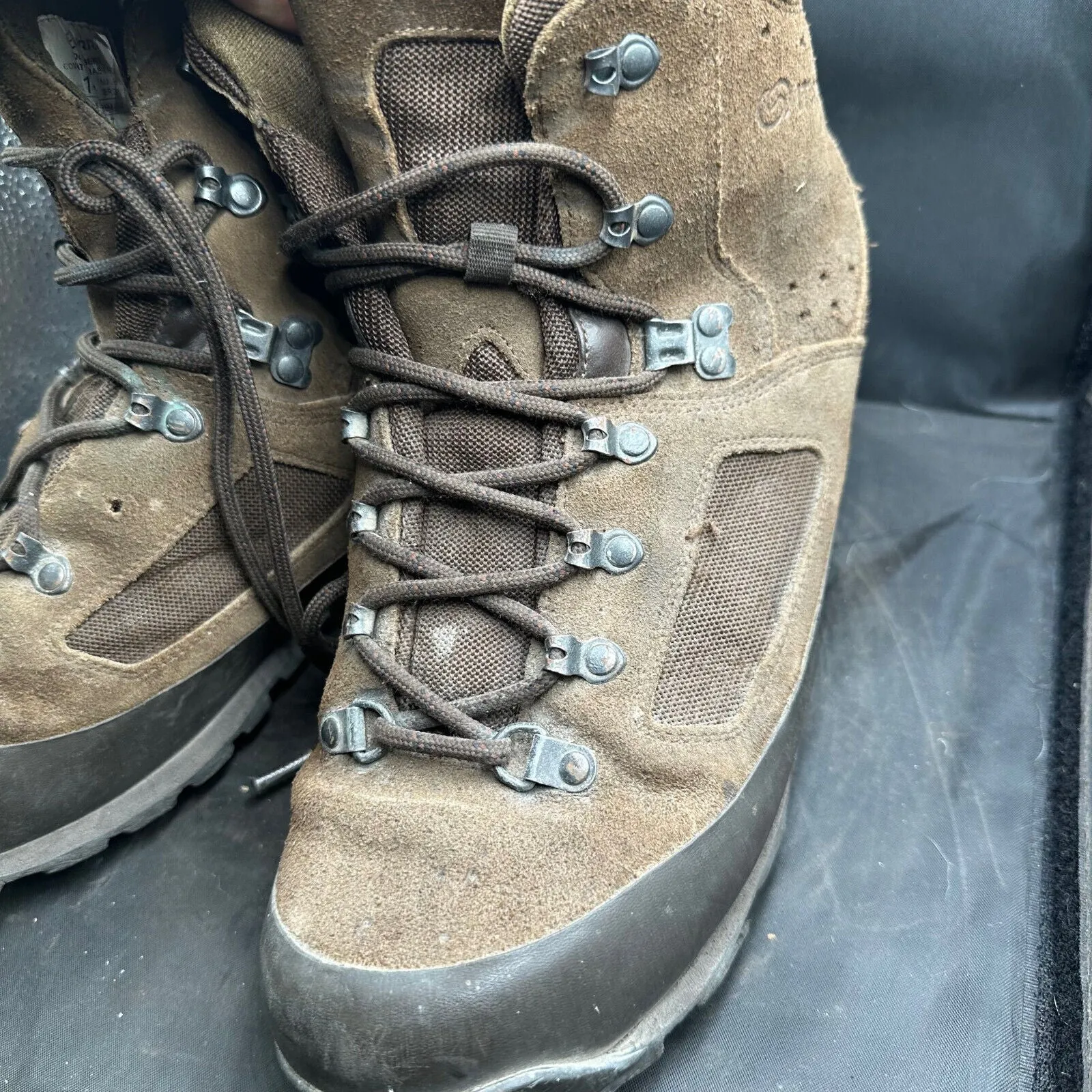 British Army Brown Leather High Top Combat Boots - Size EU 45 - UK 10M