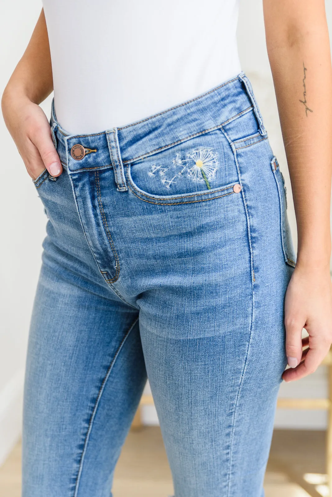 Hi-waisted Dandelion Embroidery Skinny by Judy Blue