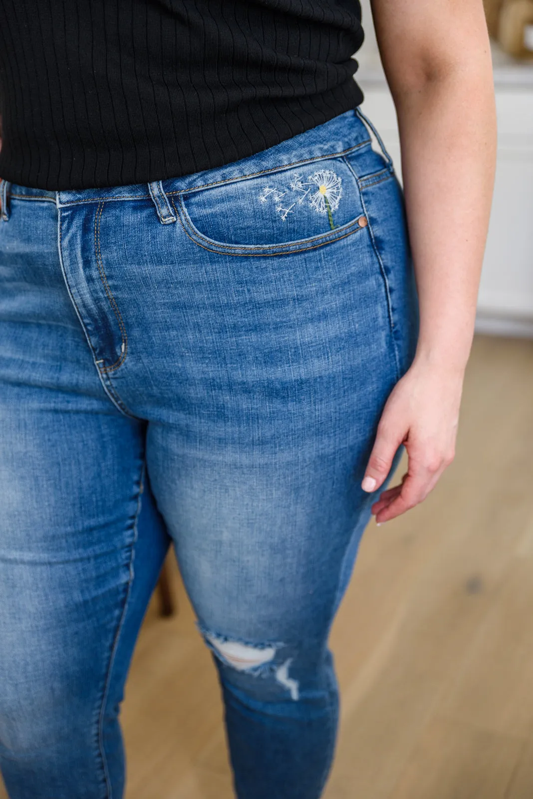 Hi-waisted Dandelion Embroidery Skinny by Judy Blue
