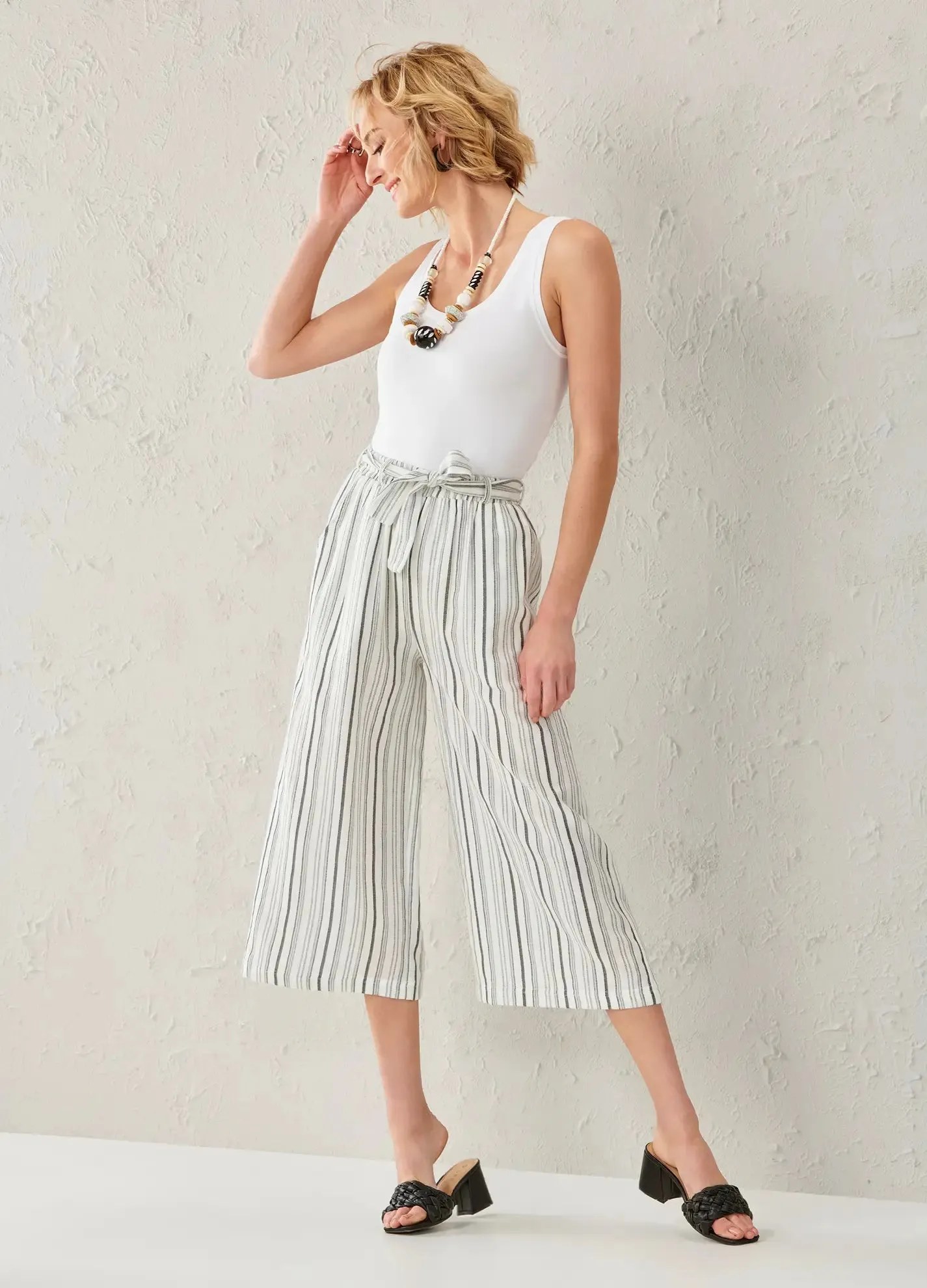 Isla Wide-Leg Cropped Cotton Pant