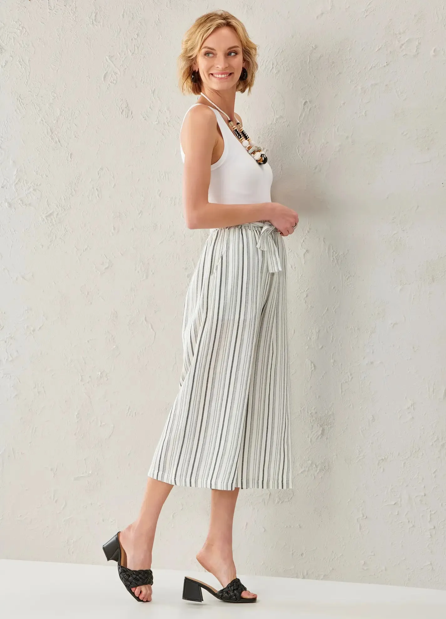Isla Wide-Leg Cropped Cotton Pant