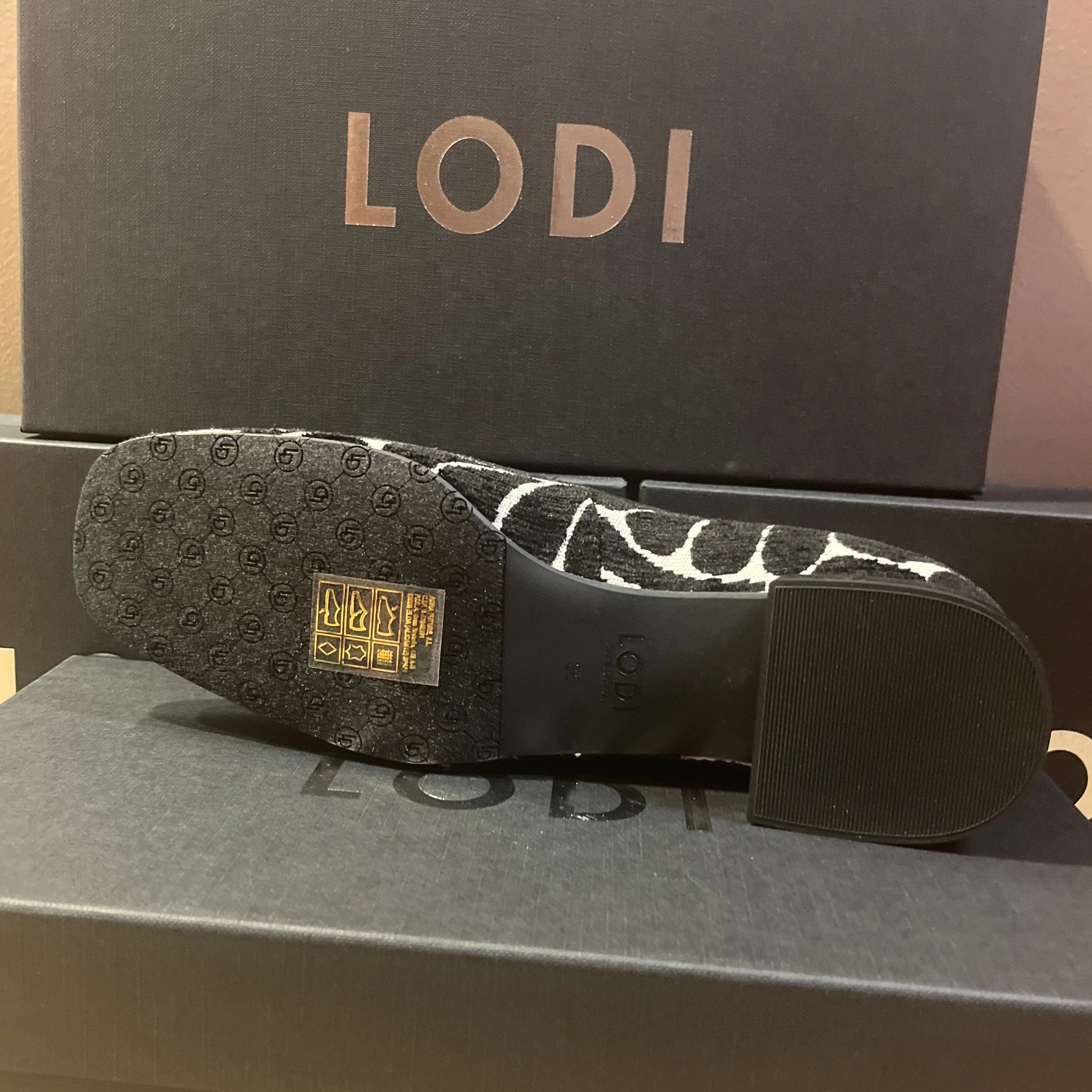 LODI BAISI BLACK WHITE LOAFER