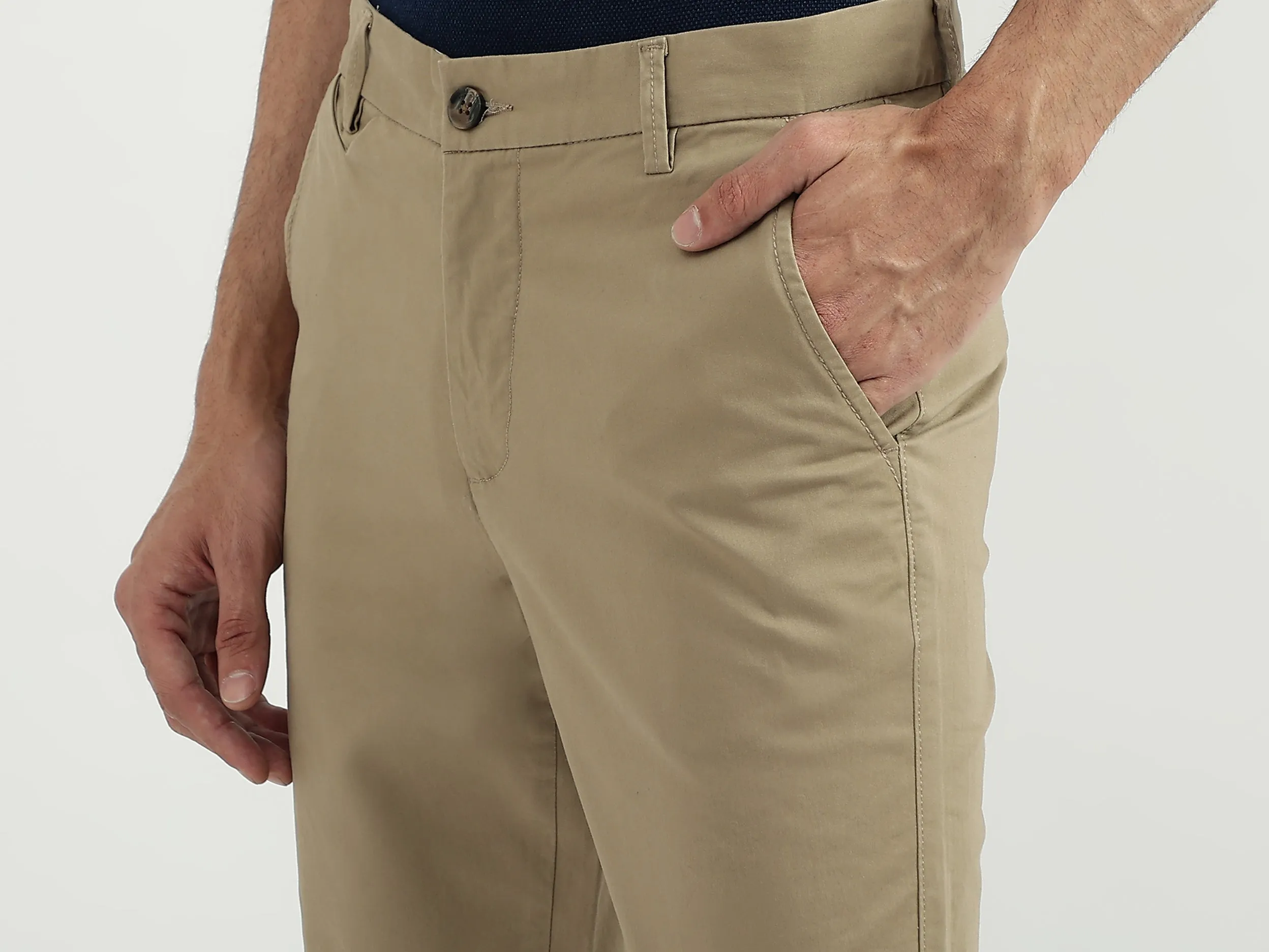 Men Solid Slim Fit Trouser