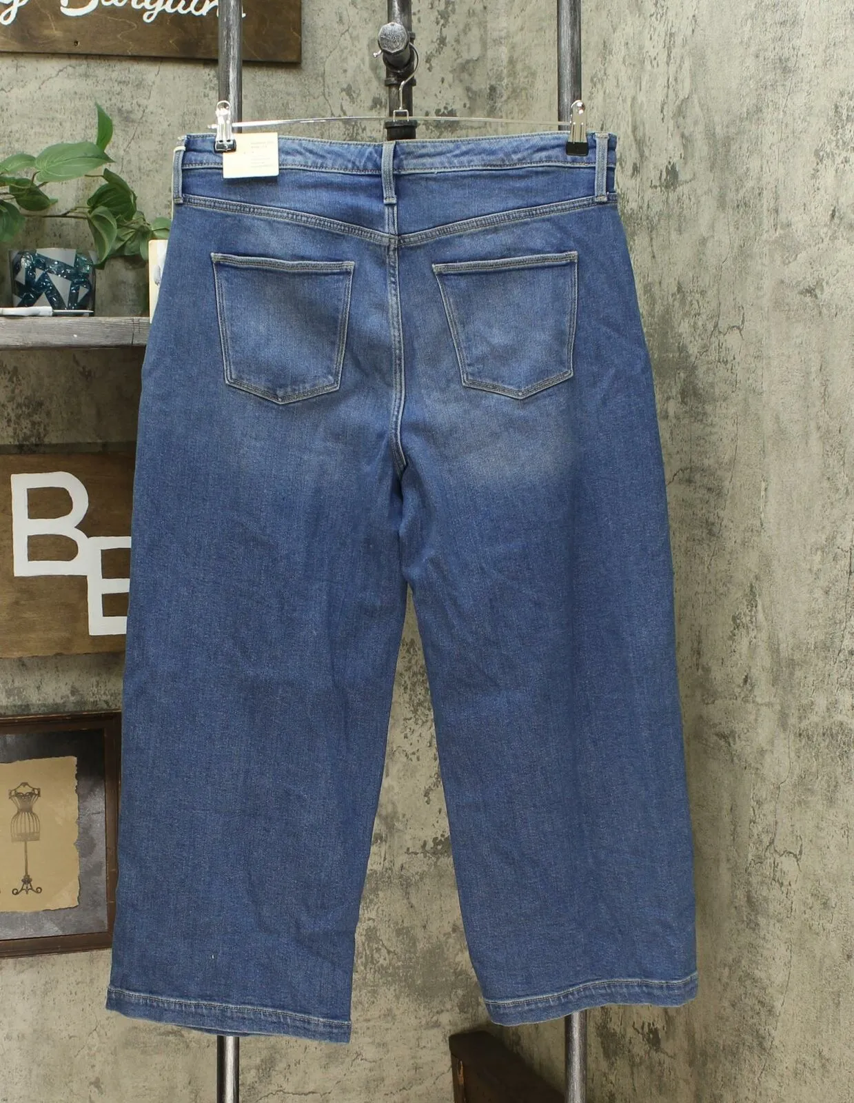 Universal Thread Women's High Rise Wide Leg Cropped Jeans