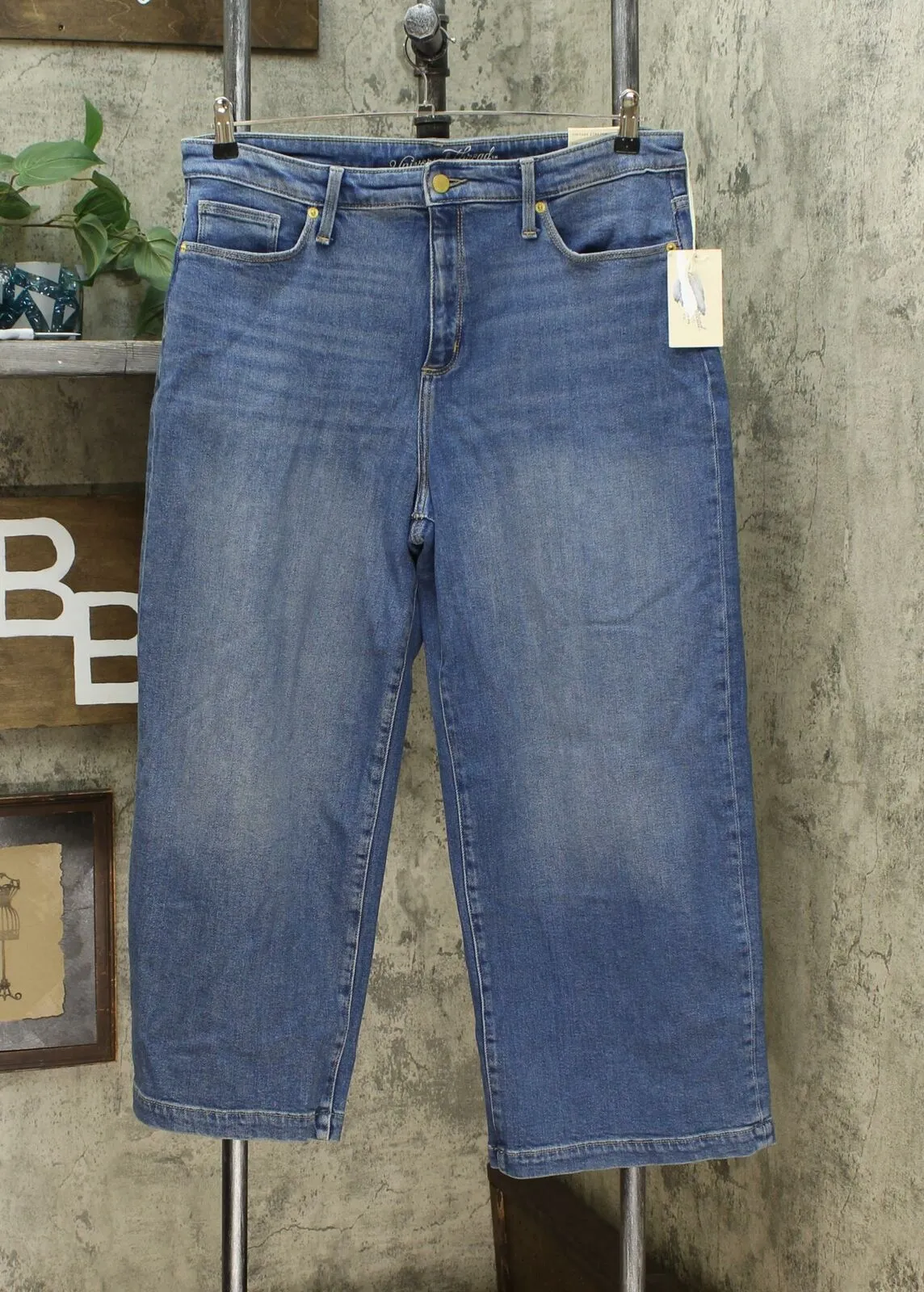 Universal Thread Women's High Rise Wide Leg Cropped Jeans