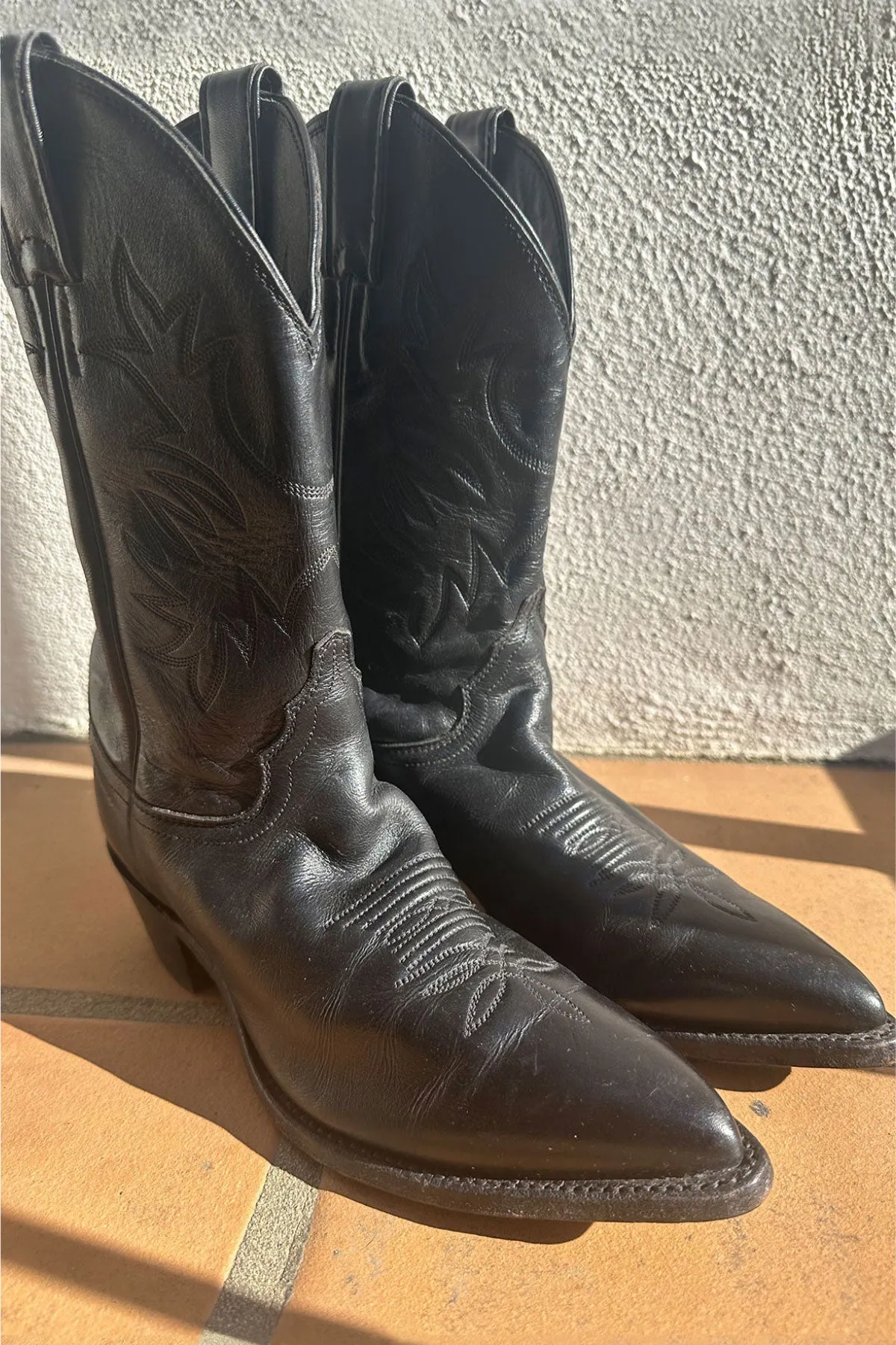 VINTAGE JUSTIN COWBOY BOOTS | black