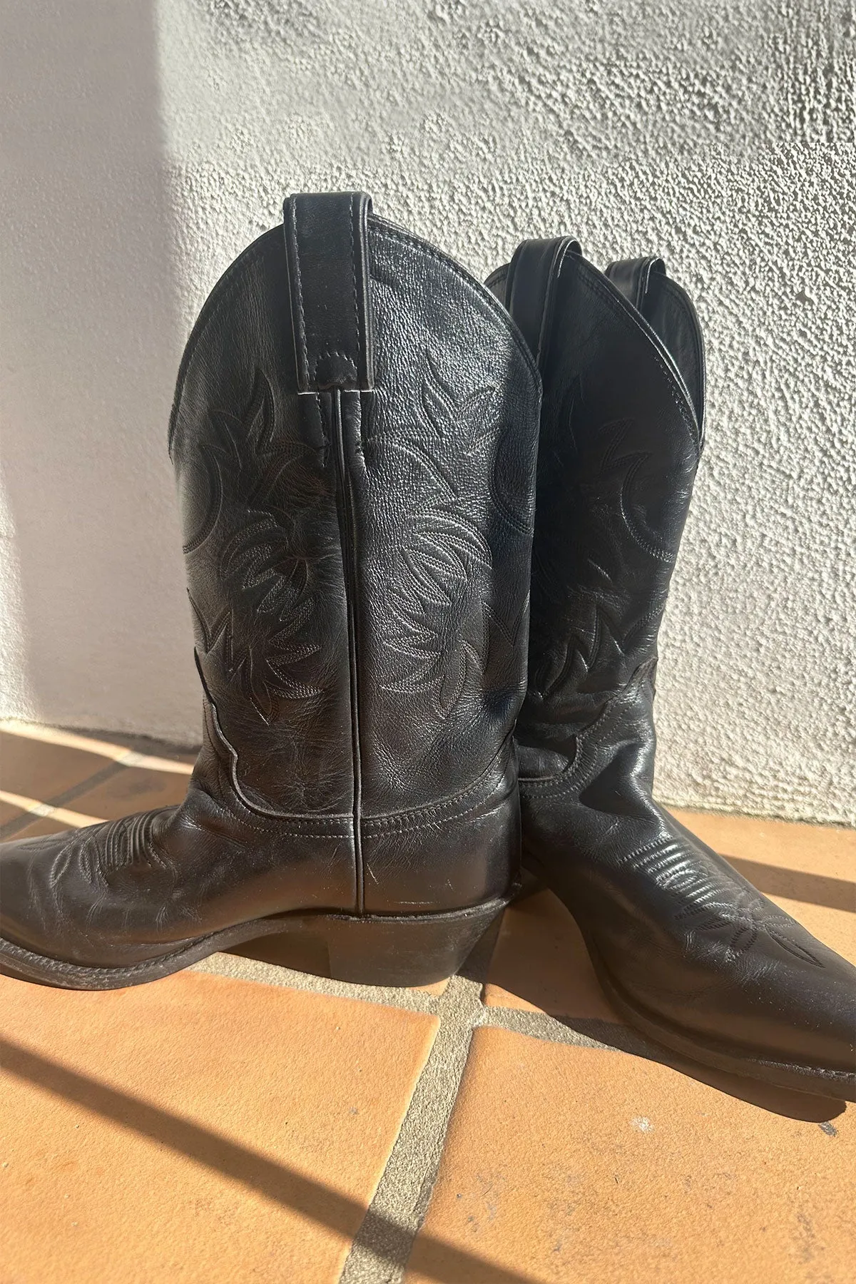 VINTAGE JUSTIN COWBOY BOOTS | black