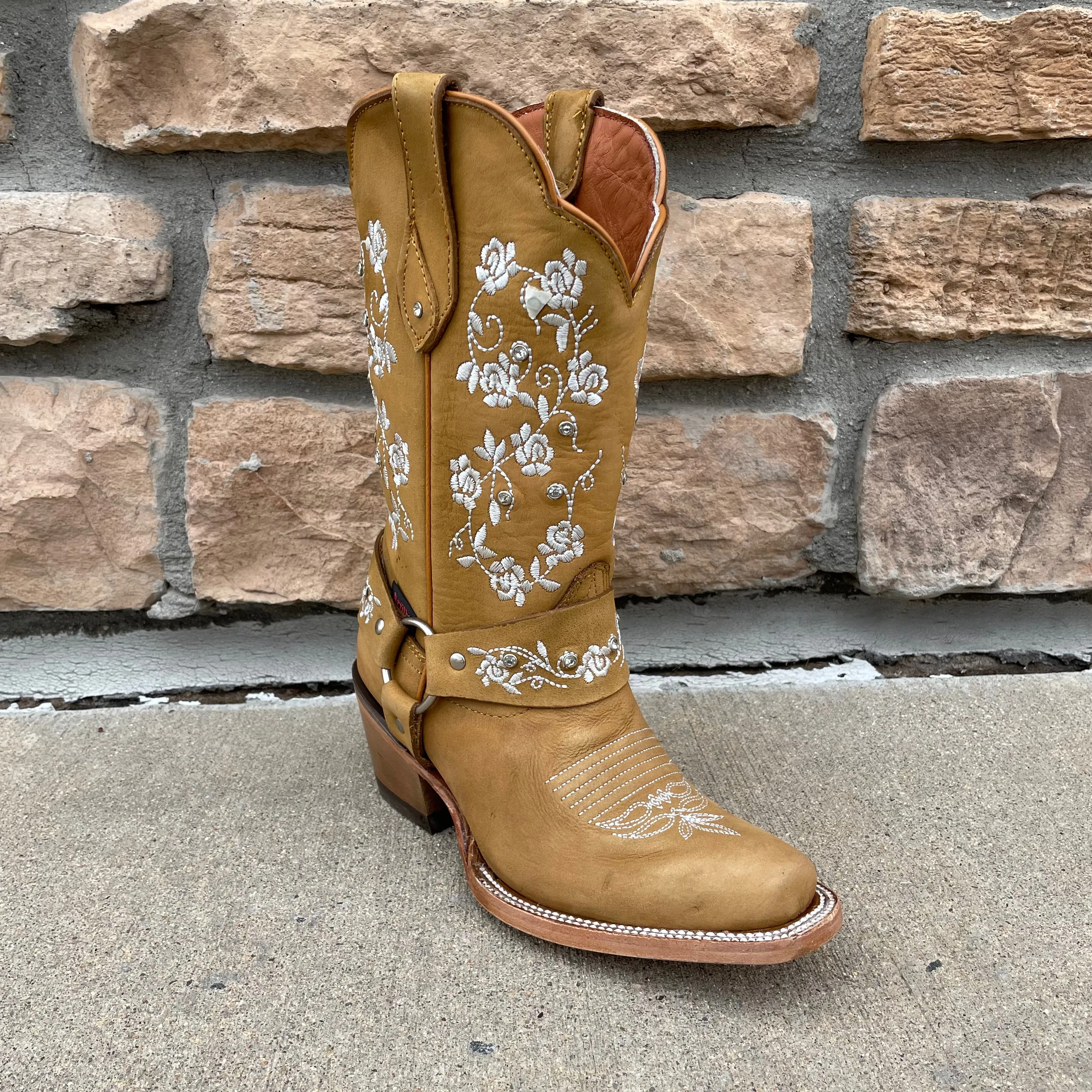Women's Artillero Flower Embroidered Snip Toe