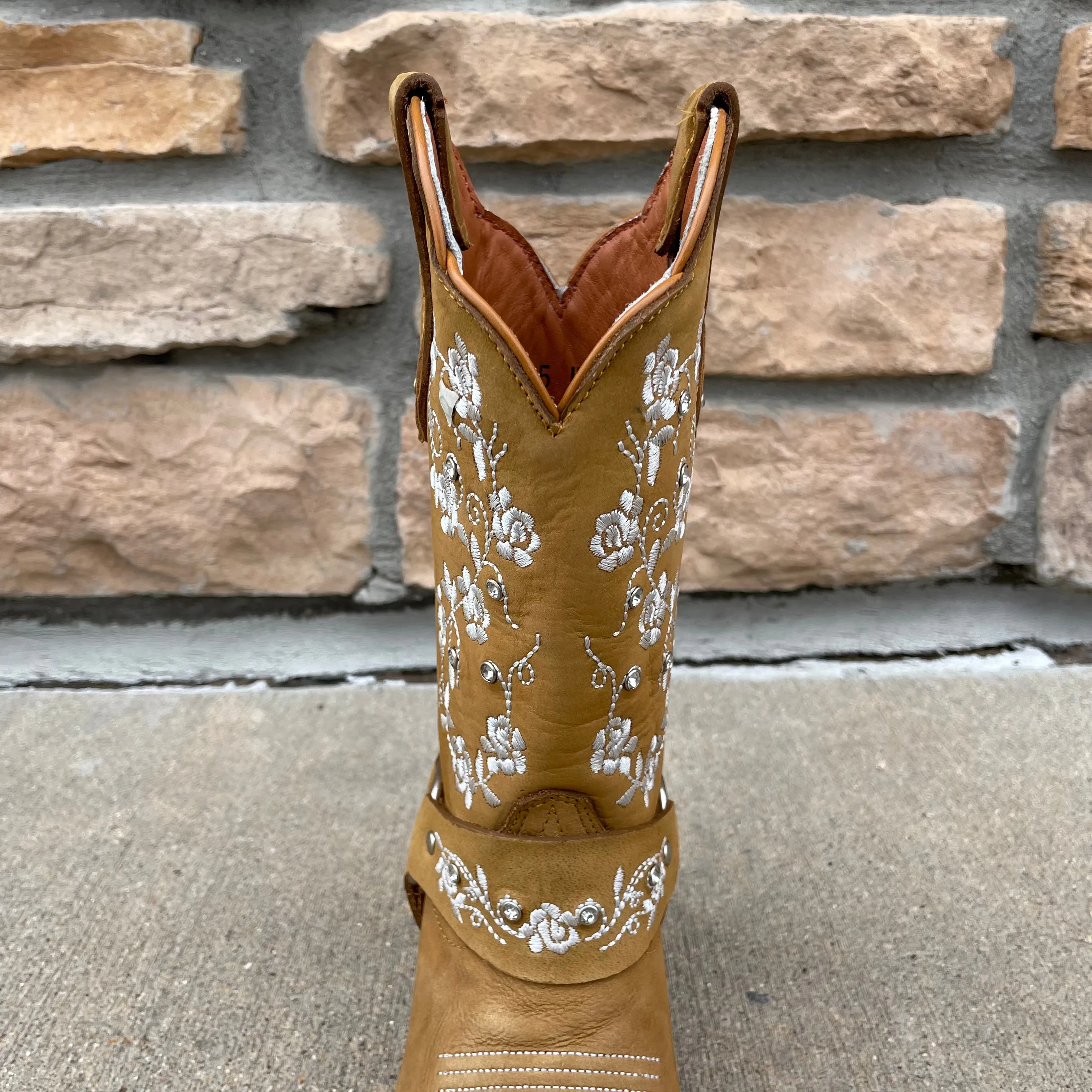 Women's Artillero Flower Embroidered Snip Toe