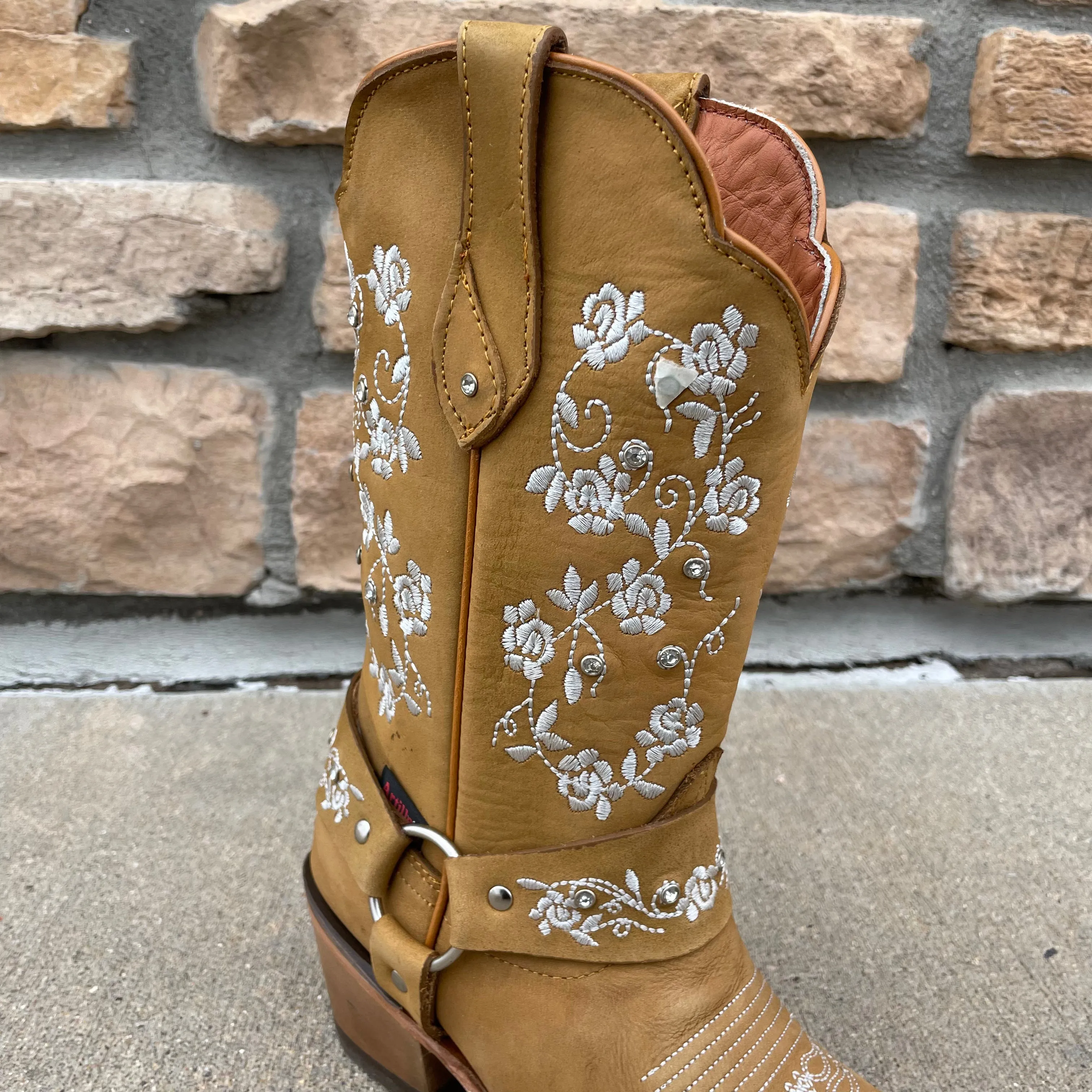 Women's Artillero Flower Embroidered Snip Toe