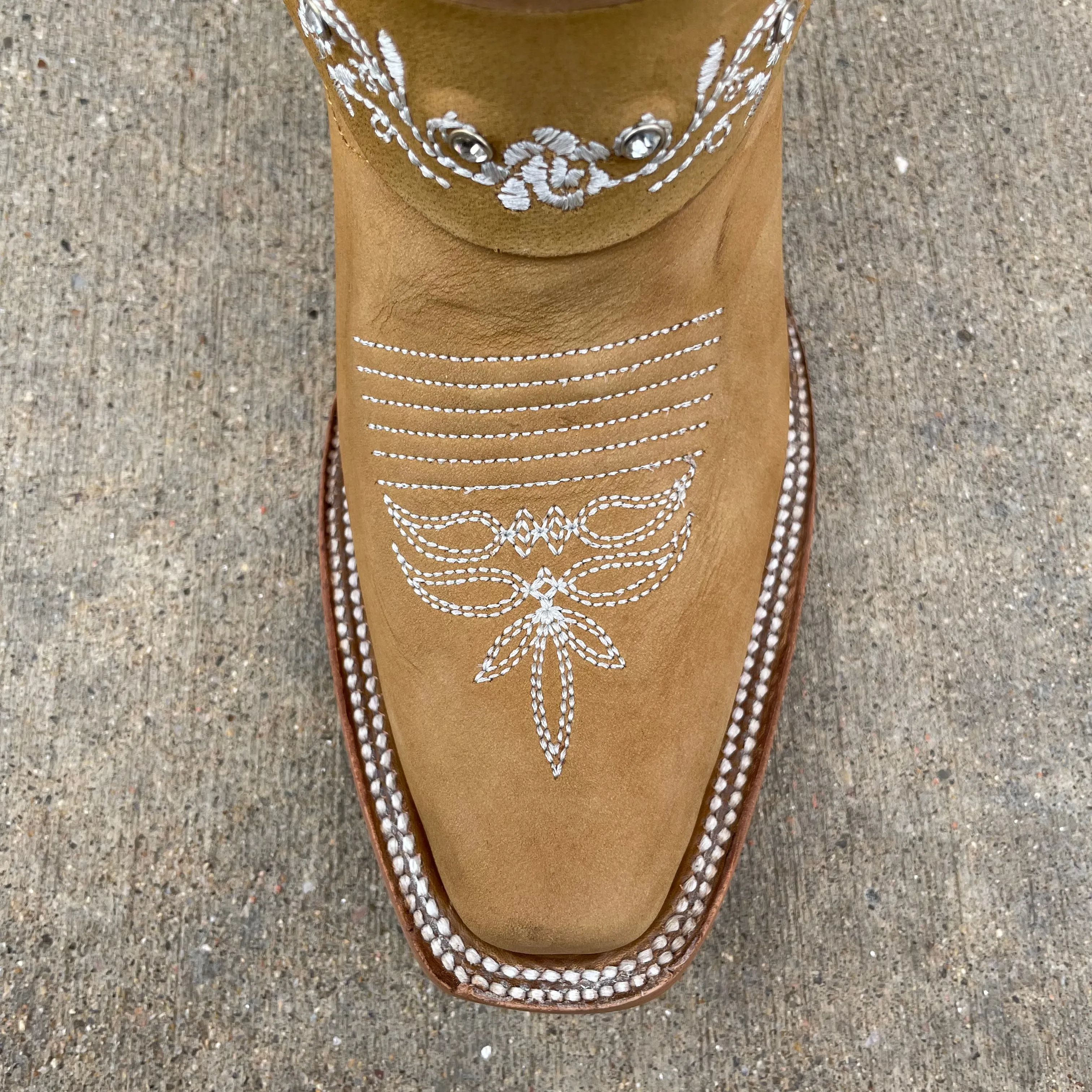 Women's Artillero Flower Embroidered Snip Toe
